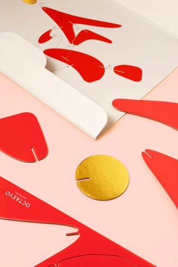 Sculpture en papier rouge