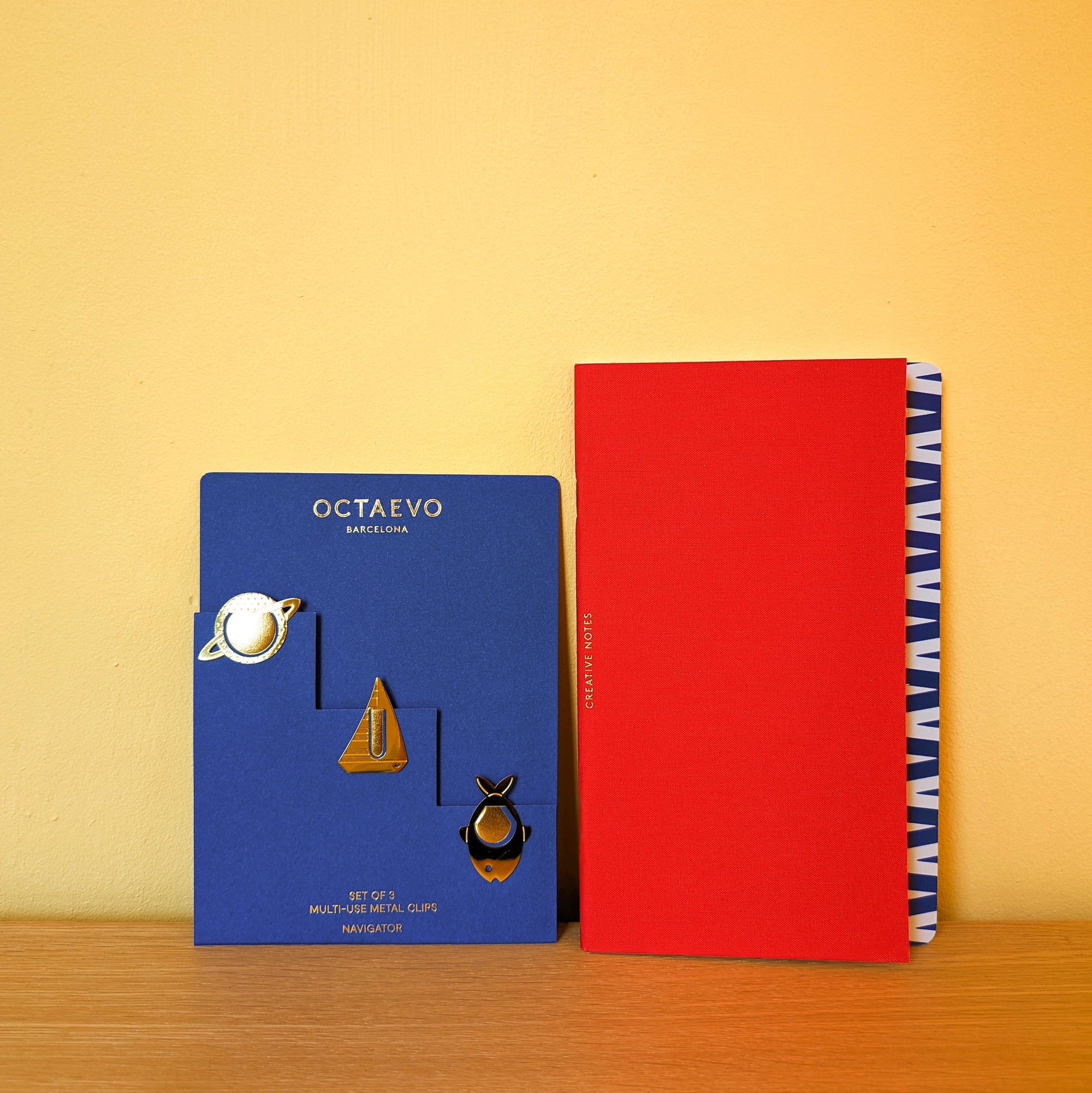 Carnet de notes Ailanto rouge + marque-pages "The navigator"